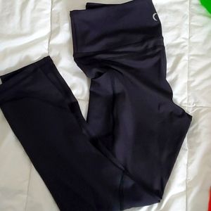 Light n tight capris with pockets